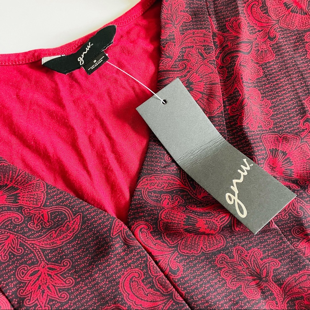 NWT GNW Sleeveless Blouse Red Black Floral Small